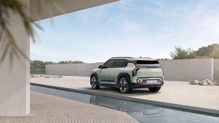 <p><span style="color:#B22222"><strong>4- KIA EV3</strong></span></p>

<p> </p>

<p>Toplam Satış: 5 bin 945 adet</p>
