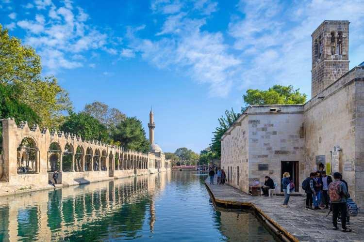 <p><span style="color:#B22222"><strong>Şanlıurfa: </strong></span></p>

<p> </p>

<p>Emniyet Caddesi </p>

<p> </p>
