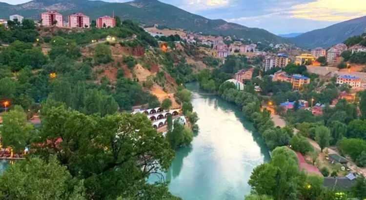 <p><span style="color:#B22222"><strong>Tunceli: </strong></span></p>

<p>&nbsp;</p>

<p>Belediye Meydanı</p>

<p>&nbsp;</p>
