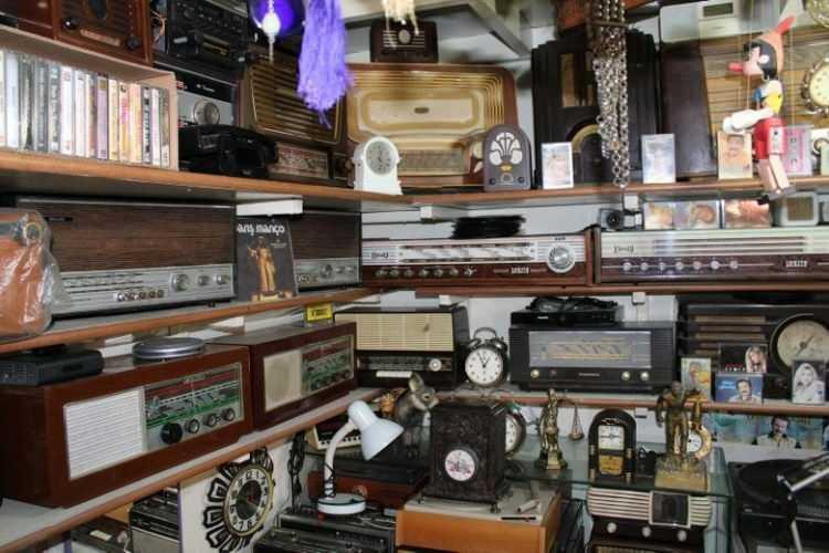 <p><span style="color:#800000"><strong>NOSTALJİ VE YATIRIM BİR ARADA</strong></span></p>

<p>Koleksiyonerlik dünyasında antika radyolar sadece estetik değil aynı zamanda kültürel bir değer taşıyor. History Tools adlı koleksiyon portali, antika radyoların değerini etkileyen faktörleri sıraladı. </p>
