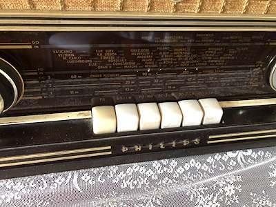 <p>Bu faktörler modelin nadirliği, markası, cihazın orijinal olması, çalışır durumda olması ve çerçevesinin (kasa, ahşap, bakalit vs.) durumu. </p>
