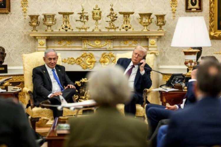 <p><span style="color:#B22222"><strong>"DİPLOMATİK AŞAĞILAMA"</strong></span></p>

<p>Verter’e göre, Netanyahu’nun ABD Başkanı Donald Trump’la yaptığı görüşmede Katar Emiri Şeyh Temim bin Hamad Al Sani’den özür dilemek zorunda kalması, İsrail tarihinde benzeri görülmemiş bir diplomatik aşağılanma oldu. </p>
