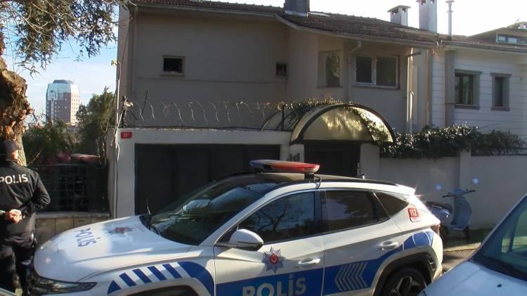 <p>İddianamede, Gezi Parkı eylemlerinin aktif şekilde başlangıç günü olarak kabul gören 27 Mayıs 2013 itibarıyla alınan HTS kayıtları doğrultusunda, "Sanık Ayşe Barım'ın ID İletişim Danışmanlık şirketine bağlı sanatçıları Gezi Parkı eylemleri sırasında sık sık arayarak Gezi Parkı'na sistemli bir şekilde toplamak suretiyle bir plan ve organizasyon dahilinde yürütülen kalkışma hareketinin başlamasına tüm ülke sathında sanatçılar camiası adına aktif rol üstlenerek sürecin yayılarak derinleştirilmesi kapsamında yönlendirme faaliyetlerinin bulunduğu"na ilişkin değerlendirmeye yer veriliyor.</p>

<p>Gezi Parkı olaylarının toplum refleksiyle bir anda oluştuğuna dair basın-yayın organları ve sosyal medyada kanaat oluşturulmaya çalışıldığı belirtilen iddianamede, olayı başlatan ve yayılmasında rol oynayan Barım'a ait ID İletişim Danışmanlık şirketine bağlı sanatçıların ve kurumsal hesabın, sürece ilişkin etkili olarak seçilen slogan ve imgeleri eylemin ilk gününden itibaren meydanlarda ve sosyal medyada paylaştığı, kitlesel yayılım sağlamak amacıyla organize şekilde hareket edildiği aktarılıyor.</p>

<p>İddianamede, bu itibarla sorumluluğu kabul edilen Barım'ın, Gezi Parkı olaylarında planlama ve organizasyon çerçevesinde kendisine bağlı oyuncuları etkin şekilde sahaya yönlendirerek yardım eden konumunda bulunduğu kaydediliyor.</p>

<p>İddianamede, Barım'ın önceye ilişkin hiçbir irtibatı olmamasına karşın ilk kez Alabora ile Gezi Parkı döneminde 3, Kavala ile 39, Mater ile 14 kez görüşme gerçekleştirdiği ifade ediliyor.</p>

<p>Tutuklu sanık Barım'ın "cebir ve şiddet kullanarak Türkiye Cumhuriyeti hükümetini ortadan kaldırmaya veya görevlerini yapmasını kısmen veya tamamen engellemeye teşebbüse yardım etme" suçundan 22 yıl 6 aydan 30 yıla kadar hapisle cezalandırılması isteniyor.</p>
