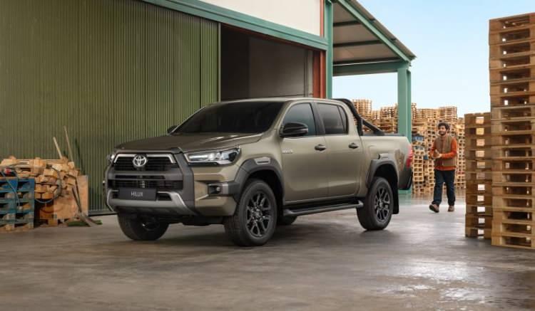 <p>Toyota Hilux</p>

<p>Üretim yeri: Tayland</p>

<p>Artış (%25-%30)</p>
