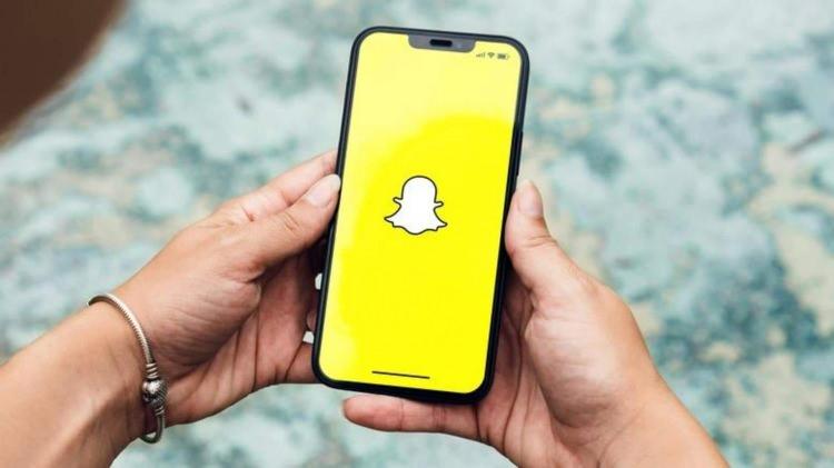 <p><span style="color:#B22222"><strong>SNAPCHAT</strong></span></p>
