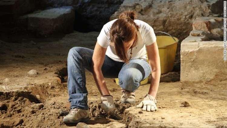 <p><strong>Çek Bilimler Akademisi Arkeoloji Enstitüsü tarafından Çek Cumhuriyeti'nin batısındaki Plzeň (Pilsen) bölgesinde yürütülen kazı çalışmaları, dünya basınında geniş yankı uyandırdı.</strong></p>
