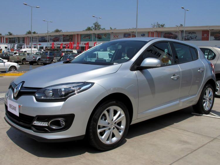 <p><span style="color:#B22222"><strong>Renault Megane Sedan (2014 - 2017 Model Yılları): </strong></span></p>
