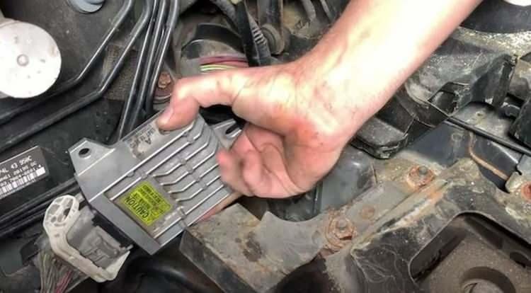 <p><span style="color:#B22222"><strong>Otomatik Şanzıman Kontrol&uuml;:</strong></span></p>
