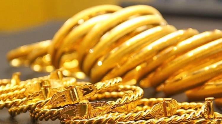 <p>Hedge fon milyarderi Ray Dalio salı günkü açıklamasında altının dolara göre daha güvenli bir alternatif ve portföyleri "<strong>çeşitlendirmek için mükemmel bir araç</strong>" olduğunu söyledi.</p>
<p>Greenwich'teki konferansta konuşan Dalio, "<strong>Bu kadar büyük bir borç yükü varken alternatif bir servet deposuna yönelmek doğaldır. Bu yüzden daha sağlam para birimlerine yöneliyoruz. Altın ise hepsinin en temelindeki varlık</strong>" dedi.</p>