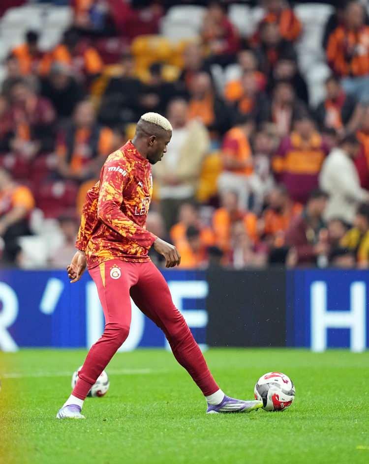<p>"KAFAM FUTBOLDA DEĞİLDİ"</p>