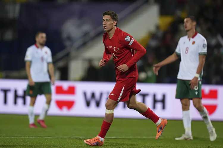 <p>La Stampa: "Yıldız beş dakikada iki gol attı, Juventus alkışladı"<br />
</p>