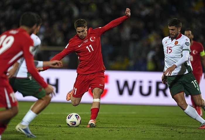 <p>"Juventus'un 10 numarası için yıldız bir gece: İki hızlı golüyle milli takım formasıyla ilk defa iki kez fileleri havalandırdı. Türkiye , Bulgaristan sahasında müthiş bir performans sergileyerek 6-1'lik galibiyete imza attı."</p>
