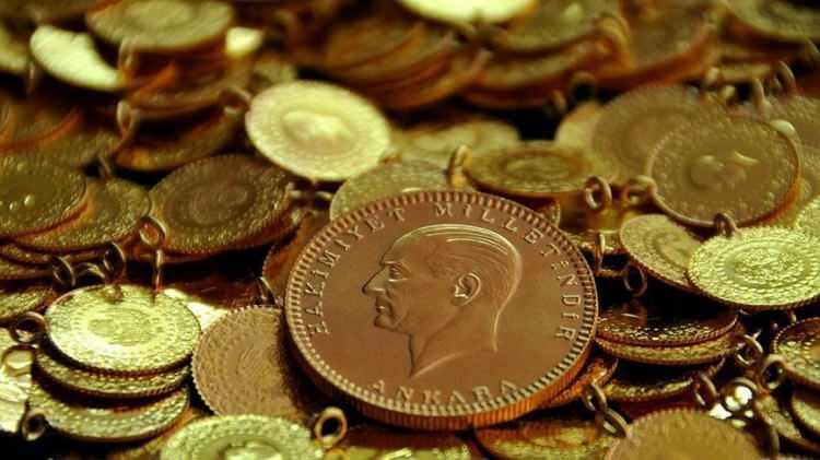 <p>Ancak küresel mali kriz sonrası merkez bankaları niceliksel genişlemeye başvurunca yatırımcılar altına hücum etti. Yine de hiperenflasyon endişesinin haksız çıkmasıyla, altın 2020 yazına kadar 2011'de ulaştığı zirveyi aşamadı.</p>
