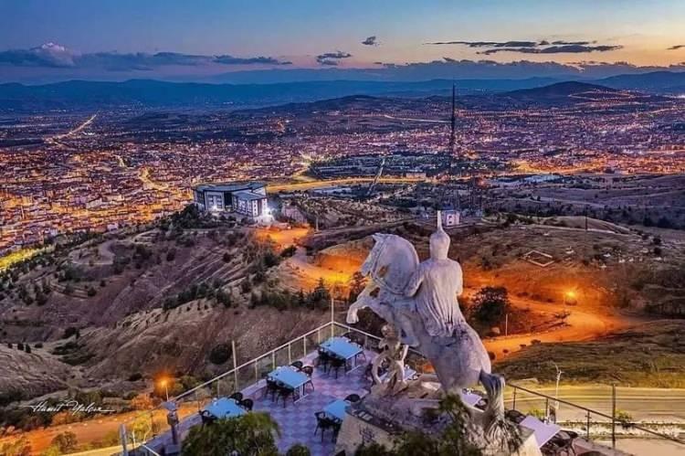 <p>Son 5 yılda da tablo benzer. Hakkari, Elazığ, Siirt ve Batman en düşük artış oranlarına sahip iller oldu. Bu illerde artış oranı yüzde 450–500 aralığında kaldı.</p>
