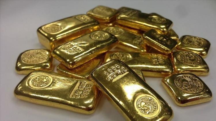 <p>İsviçreli özel banka Syz Group'un ticari işlem sorumlusu Valérie Noël de bazı müşterilerin altın alıp dolar aleyhine oynamaya hevesli olduğunu ifade ediyor.</p>
