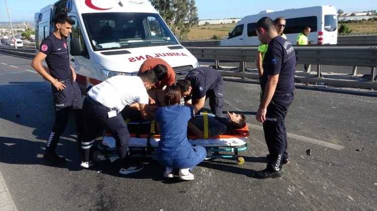 <p>Kendisini iyi hissetmeyen hafif ticari araç sürücüsü 112 sağlık ekibinin olay yerindeki müdahalesinin ardından ambulansla hastaneye götürüldü. </p>
