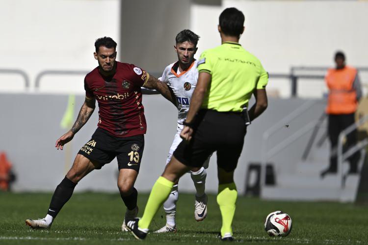 <p>Alanyaspor - Sarı kart: 18 - Kırmızı kart: 0</p>
