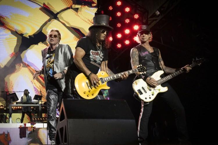 <p><strong>"November Rain", "Welcome to the Jungle", "Sweet Child O' Mine" ve nice unutulmaz hit parçalara imza atan dünyaca ünlü rock grubu Guns N' Roses, devasa hayran kitlesiyle yıllardır milyonlara ulaşıyor.</strong></p>