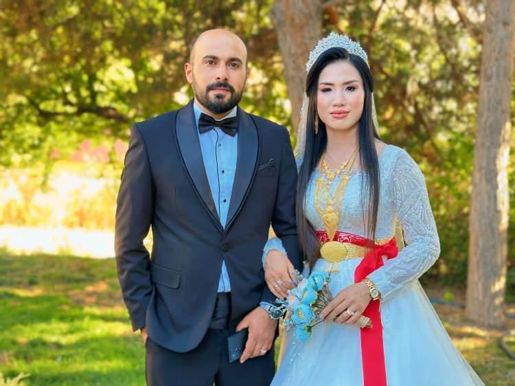<p>Hakkari’de yaşayan Nedim Bilici ile Vietnamlı Thi Hoa Chau'nun sosyal medyada başlayan aşkı, mutlu sonla bitti. Müslüman olan gelin, düğününde yöresel kıyafetler giydi.</p>
<p> </p>