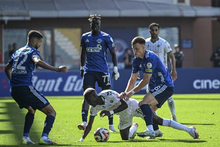 <p>Kasımpaşa - 22 Sarı kart - Kırmızı kart: 2</p>