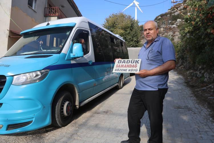 <p><span style="color:#B22222"><strong>ÖĞRETMENLER VE YABANCI KİŞİLER HARİÇ DİĞER YAŞAYANLARIN SOY İSİMLERİ: ‘DADÜK’ </strong></span></p>

<p>Gözene Mahallesi Muhtarı Yusuf Dadük, mahalleye ilk kez gelenlerin ‘Dadük’ soy ismi karşısında şaşkınlık yaşadıklarını belirterek <strong>"Bütün Hataylılar ve Samandağlılar normalde bize Dadükler derler. Yabancı yerlerden gelenler ‘Dadük Köyü’ olarak biliyorlardı. Köyün ismi Dadük değil Gözene’dir. Bütün köyde yaşayan insanların hepsinin soy isimleri ‘Dadük’. Öğretmenler ve yabancı kişiler hariç diğer yaşayanlar ‘Dadük’ soy isme sahipler. Köyümüzde yaklaşık 410 hane olarak 2 bin kişi yaşıyor. Bu köyde herkesin soy ismi ‘Dadük’. Bu durum karışıklığa sebep oluyor. Genelde babaların isimlerini söylediğinde kim olduğunu çıkartıyoruz. Köyde 8 aile olduğu ve onlarında kökünü bildiğimiz için sorun olmuyor. Dışardan gelen öğretmenler veya başka birileri geldiği zaman sorular soruyorlar. Öğretmenler soru olmuyor ve vatandaşlarda sorun oluşturmuyor. Öğretmenler ilk geldiklerinde şaşırıyorlar ama sonra alışıyorlar"</strong> dedi.</p>
