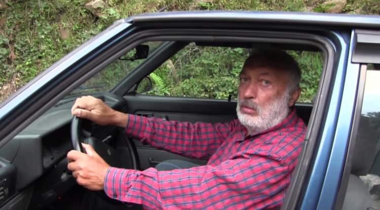 <p>DEMİR KAPISI VE ÇATISI VAR</p>

<p>Güner, demir kapılara kilit vurarak paslanmaması için üzerine çatı da monte etti. </p>

