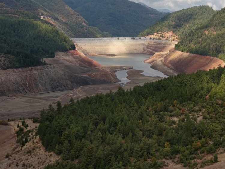 <p>Barajların ortalama doluluk oranı yüzde 0,54’e kadar geriledi. </p>
