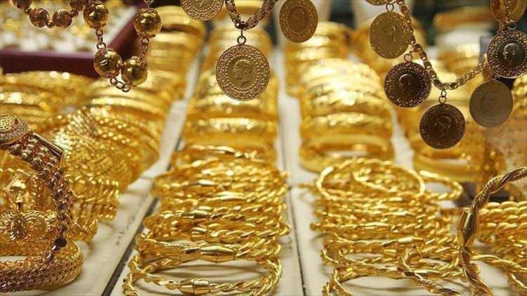 <p><strong>BANKALARDA 519 TON ALTIN</strong></p>

<p><br />
Türkiye’de yastık altında 500 milyar dolarlık altın varlığı olduğu tahmin edilirken, bankalardaki altın mevduatında da dikkat çeken yükselişler yaşanıyor.</p>

<p> </p>
