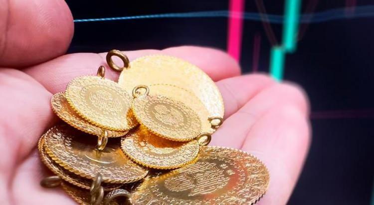 <p><strong>TCMB’NİN REZERVİ DE ARTTI</strong><br />
<br />
Öte yandan Elektronik Veri Dağıtım Sisteminde (EVDS) yer alan son bilgilere göre Merkez Bankasının toplam altın rezervi de 26 Eylül 2025 itibarıyla 799 tona ulaştı. </p>