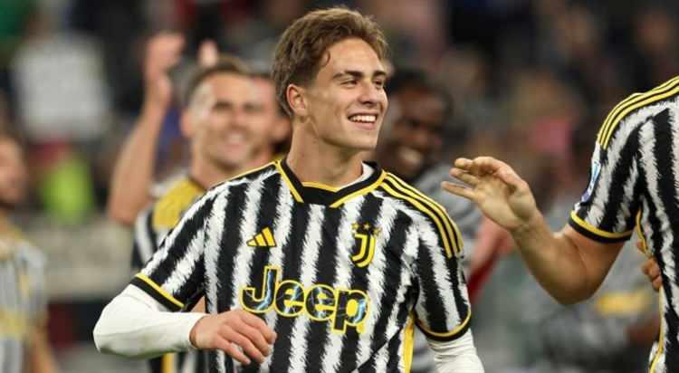 <p>İşte T&uuml;rk futbol tarihinin en değerli oyuncuları:</p>
