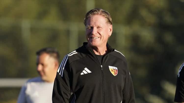 <p>Trendyol Süper Lig ekiplerinden Kayserispor, teknik direktör Markus Gisdol ile yolların ayrıldığını resmen açıkladı.</p>
