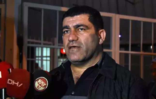 <p>Alman çalıştırıcıya teşekkür eden Açıkalın, yeni teknik direktörle ilgili çalışmaların sürdüğünü aktardı.</p>
