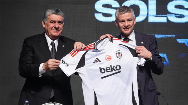 <p>UEFA Konferans Ligi play-off eleme turunda İsviçre'nin Lausanne takımına elenen Beşiktaş'ta Avrupa'ya veda edilmesi Solskjaer'in siyah-beyazlı takımdaki sonunu getirdi ve 28 Ağustos'ta tecrübeli teknik adamla yollar ayrıldı.</p>
