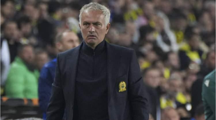 <p>Sezona Norveçli teknik adam Ole Gunnar Solskjaer yönetiminde giren Beşiktaş, Avrupa kupası elemelerinde, Portekizli çalıştırıcı Jose Mourinho yönetiminde başlayan Fenerbahçe ise hem Süper Lig hem de Avrupa kupaları elemelerinde istediği sonuçları alamadı.</p>
