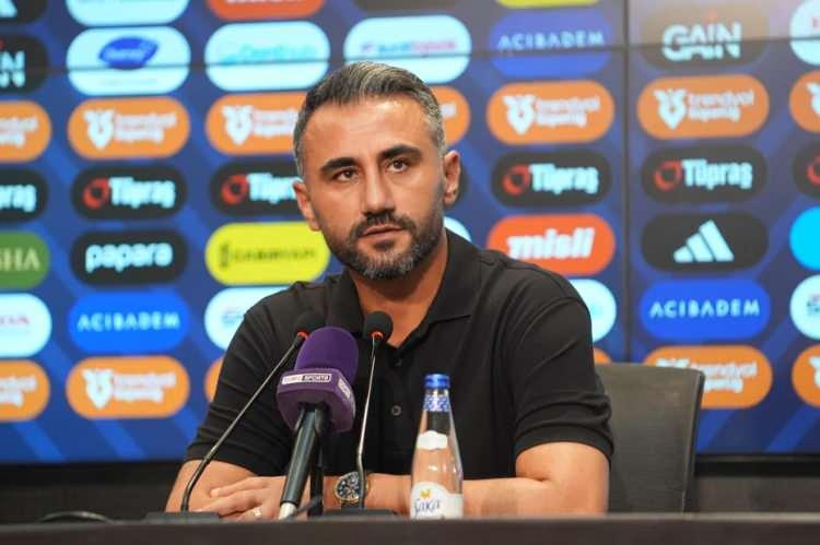 <p>İstanbul temsilcisi, ligde çıktığı 8 maçta 1 galibiyet, 2 beraberlik ve 5 yenilgiyle sadece 5 puan toplayabildi. Sezon başında yaşanan kötü sonuç nedeniyle Şahin'in istifası kulüp yönetimi tarafından kabul edildi.</p>
