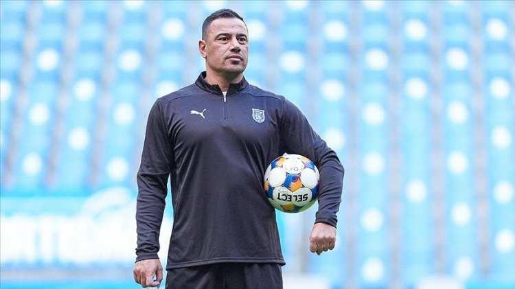 <p>Geçen sezon ligi 5. sırada bitirerek UEFA Konferans Ligi'nde eleme oynama hakkı elde eden turuncu-lacivertliler, 2 tur geçmesine rağmen play-off'ta Romanya ekibi Craiova'ya elendi.</p>

