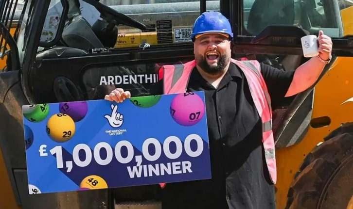 <p>BBC'ye konuşan Lopez, <strong>"Bu para beni, hiç yaşamadığım bir hayatı yaşamaya itti. Sağlığım kötüye gidene kadar iyiydi. Bir milyon poundunuz ya da 100 milyon poundunuz olması fark etmiyor. Eğer bir ambulansın arkasındaysanız durum kötü demektir" </strong>dedi.</p>
