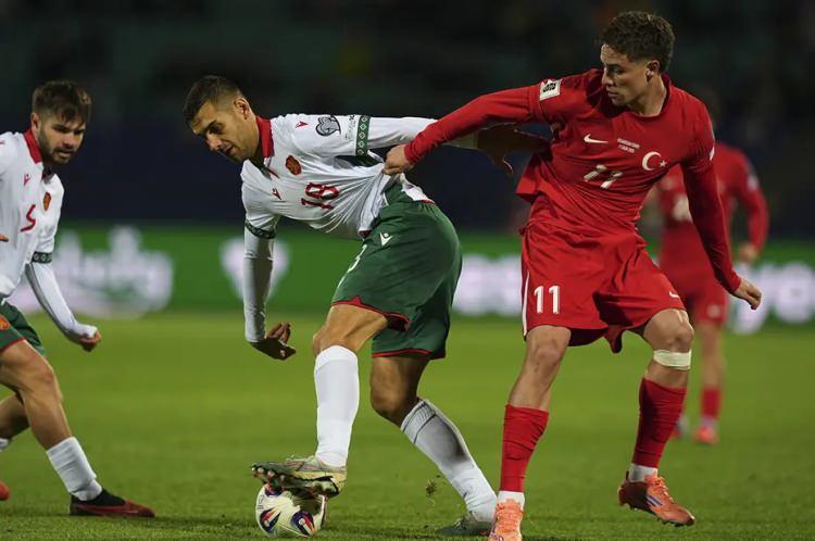 <p><strong>"MİLLİ TAKIM'DAN UTANIYORUZ"</strong></p>
