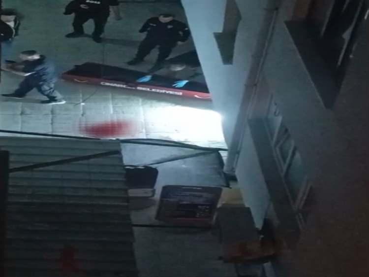 <p>Pencereden düşmeden önceki son anları da evindeki güvenlik kamerasına yansıyan Güllü'nün ölümüyle ilgili soruşturmada pek çok iddia detaylı olarak araştırılıyor.</p>
