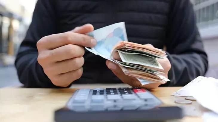 <p>10 yıl önce Türkiye’deki toplam mevduatın yüzde 15’i Ankara’da bulunurken, bu oran günümüzde yüzde 12,3’e geriledi. Bu da başkentin, göreceli olarak mevduat pastasındaki payını kaybettiğini gösteriyor.</p>

<p> </p>
