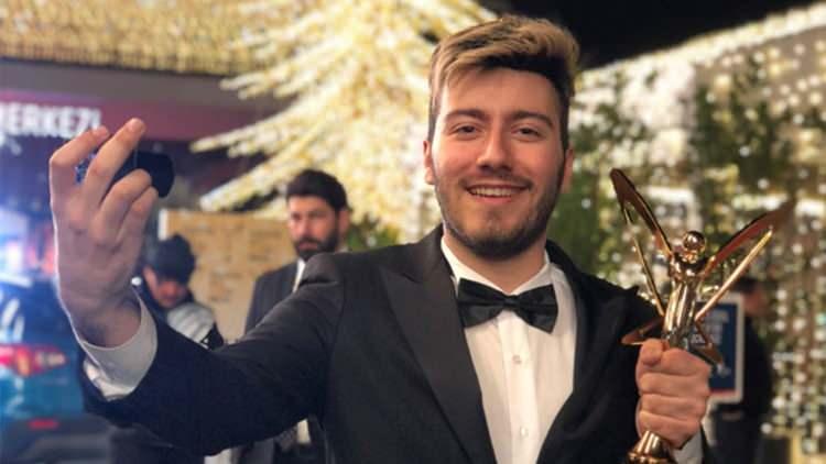 <p>6 yılı aşkın süredir aktif olan ve yüzlerce video aracılığıyla milyonlarca izlenmeye ulaşan Enes Batur’un bu hamlesi herkesi şaşırttı.</p>
