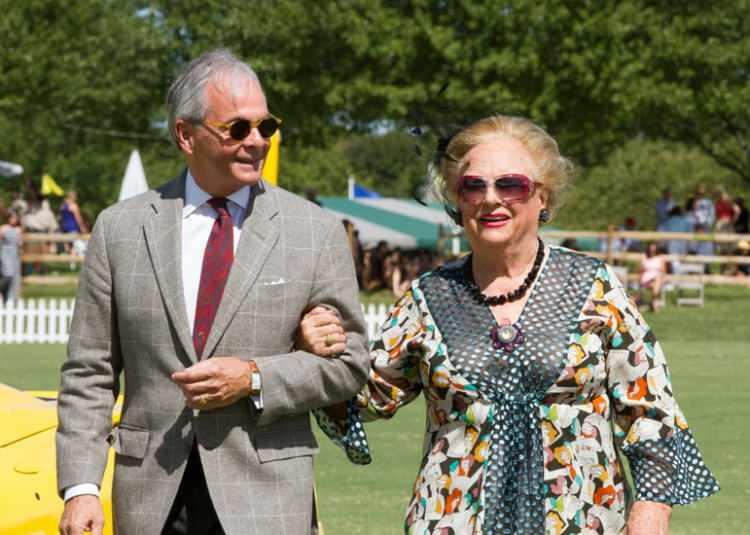 <p><span style="color:#B22222"><strong>En zenginler:</strong></span></p>

<p> </p>

<p>Jacqueline Mars & John Mars (eşit), 42.2 milyar dolar</p>

