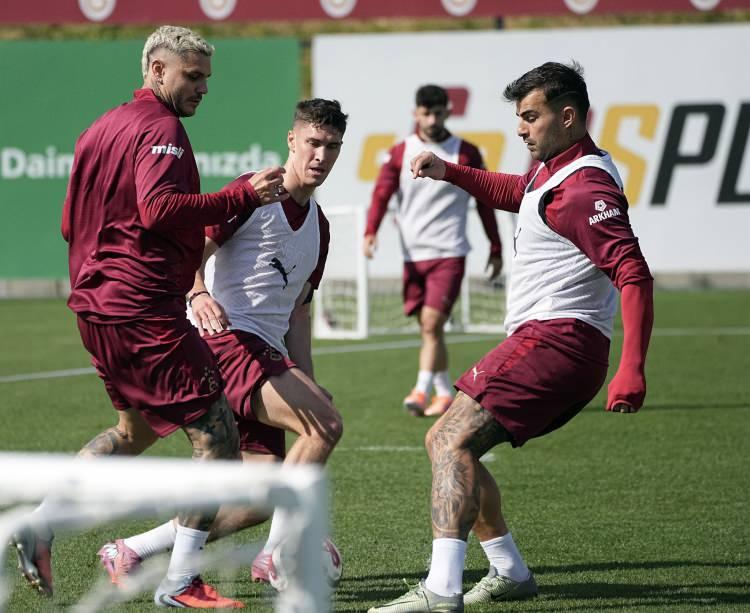 <p>Galatasaray'da bu sezon 9 maçta sahaya çıkan 32 yaşındaki Arjantinli yıldız, bu maçlarda rakip kalelere 5 gol attı.</p>

