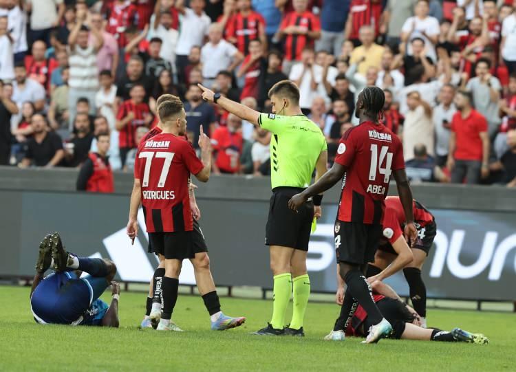 <p>Gaziantep FK - Sarı kart: 28 - Kırmızı kart: 1</p>