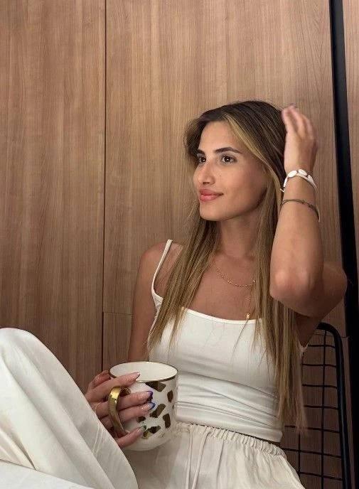 <p>Kısa sürede büyük ilgi gören bu paylaşım, binlerce beğeni ve yorum alırken, sanatçının hayranları da Erkal'a olan özlemlerini dile getirdi.</p>

