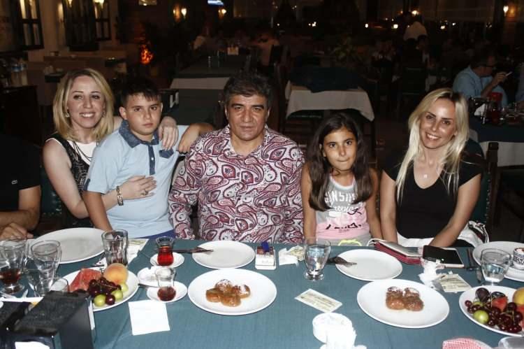 <p>Ünlü sanatçının ardında bıraktığı eserler, onu unutmak istemeyenler için hala teselli kaynağı olmaya devam ediyor.</p>
