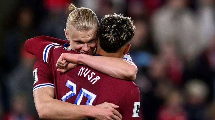 <p>İlk yarıda attığı bir golün ardından Haaland, 63 ve 72. dakikalarda da attığı gollerle maçta "hat trick" yaptı ve Norveç, karşılaşmadan 5-0 galip ayrıldı.</p>
