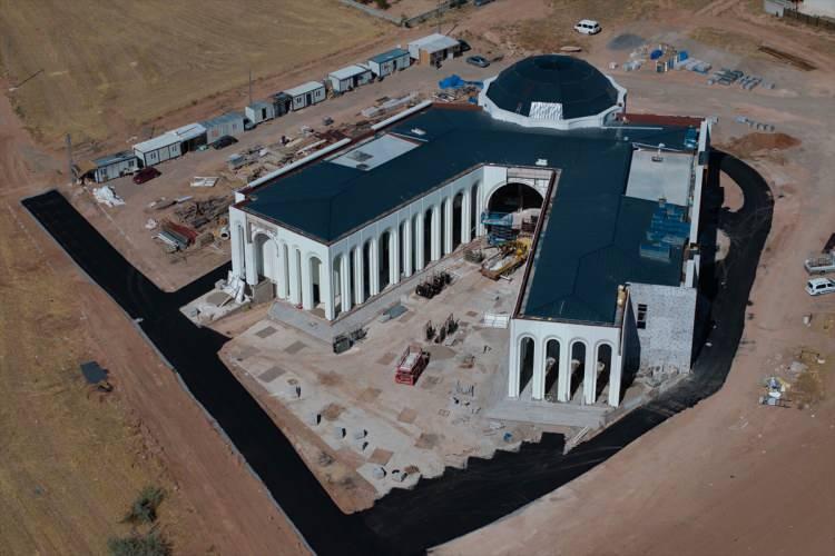 <p>Sayın Genel Başkanımız da Alevi dedelerine, Horasan Erenleri Dernekler Federasyonu yönetimine arsayı hibe etti. </p>
