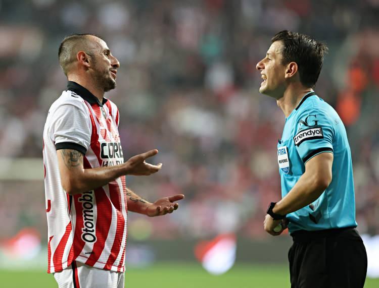 <p>Samsunspor - Sarı kart: 20 - Kırmızı kart: 1</p>