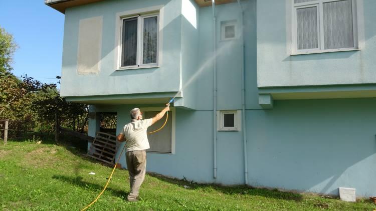 <p>Vatandaşlar bireysel ilaçlama yaptıklarını ve olumlu sonuç aldıklarını belirterek, mücadelenin herkes tarafından yapılması gerektiğini belirttiler. </p>
